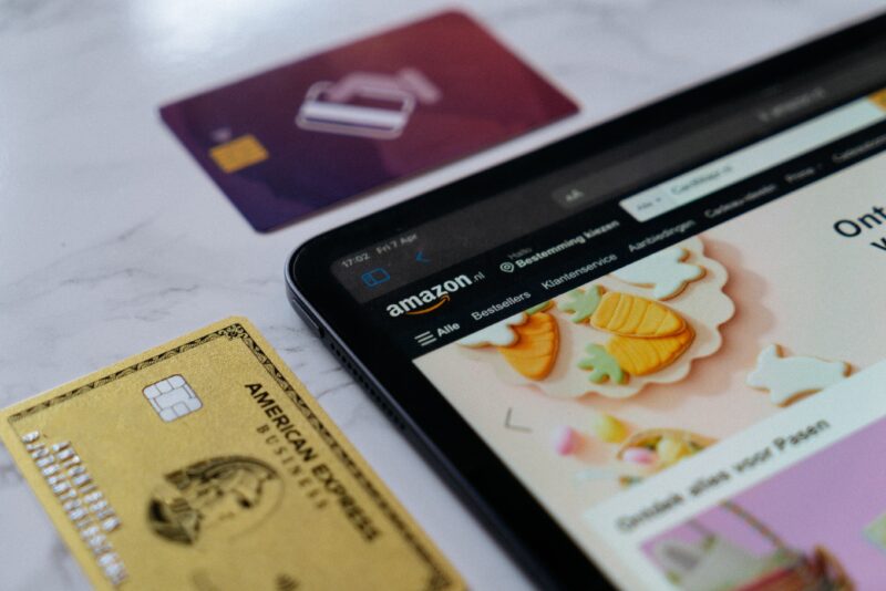 Online-shopping-image-with-credit card